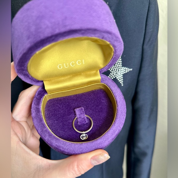 GUCCI Running G Ring with GG Charm in 18K White Gold - Picture 7 of 11